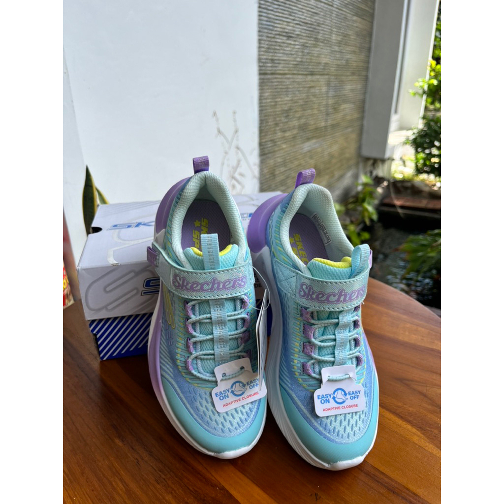 Sepatu anak perempuan skechers 100 % original size 12