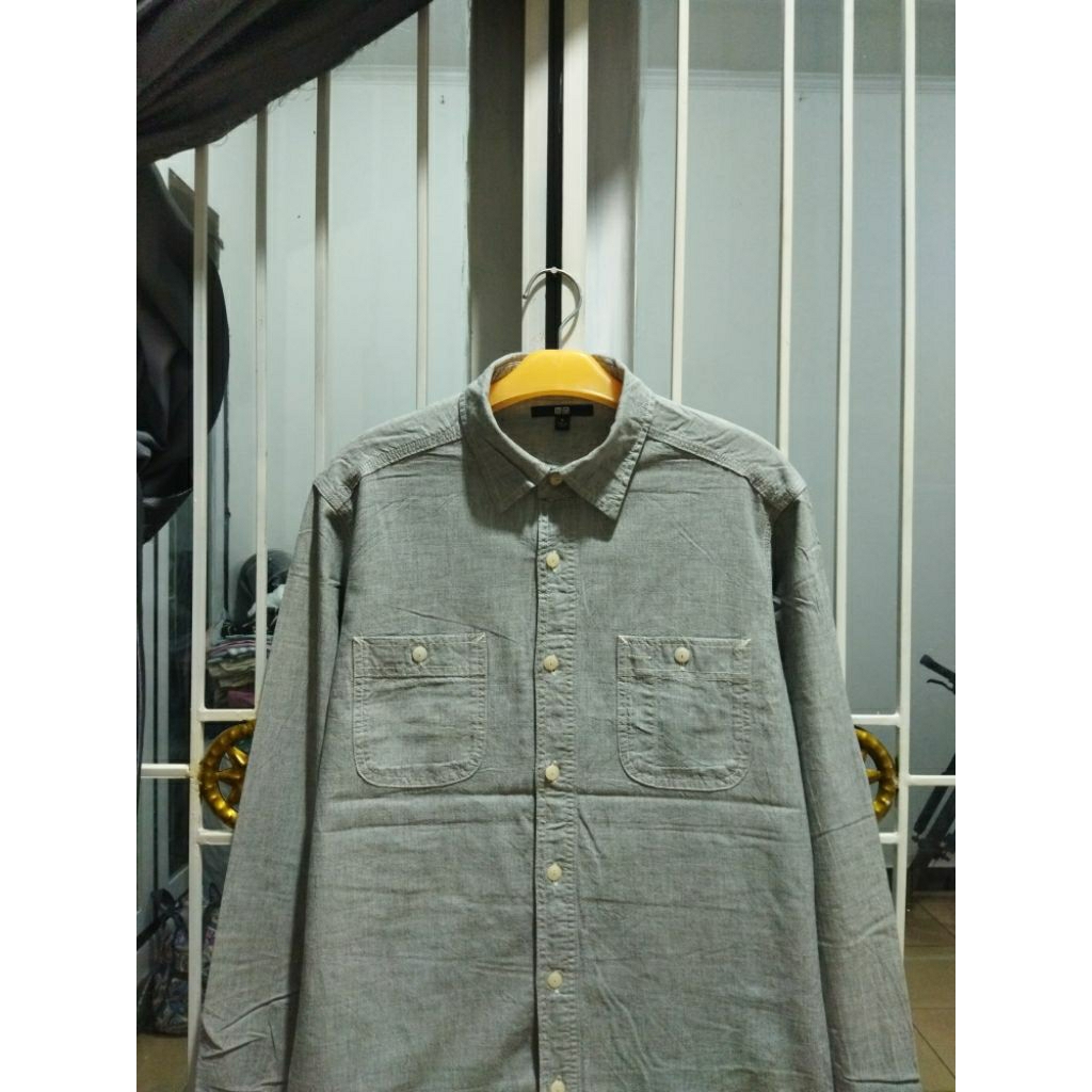 kemeja Chambray Uniqlo pria M