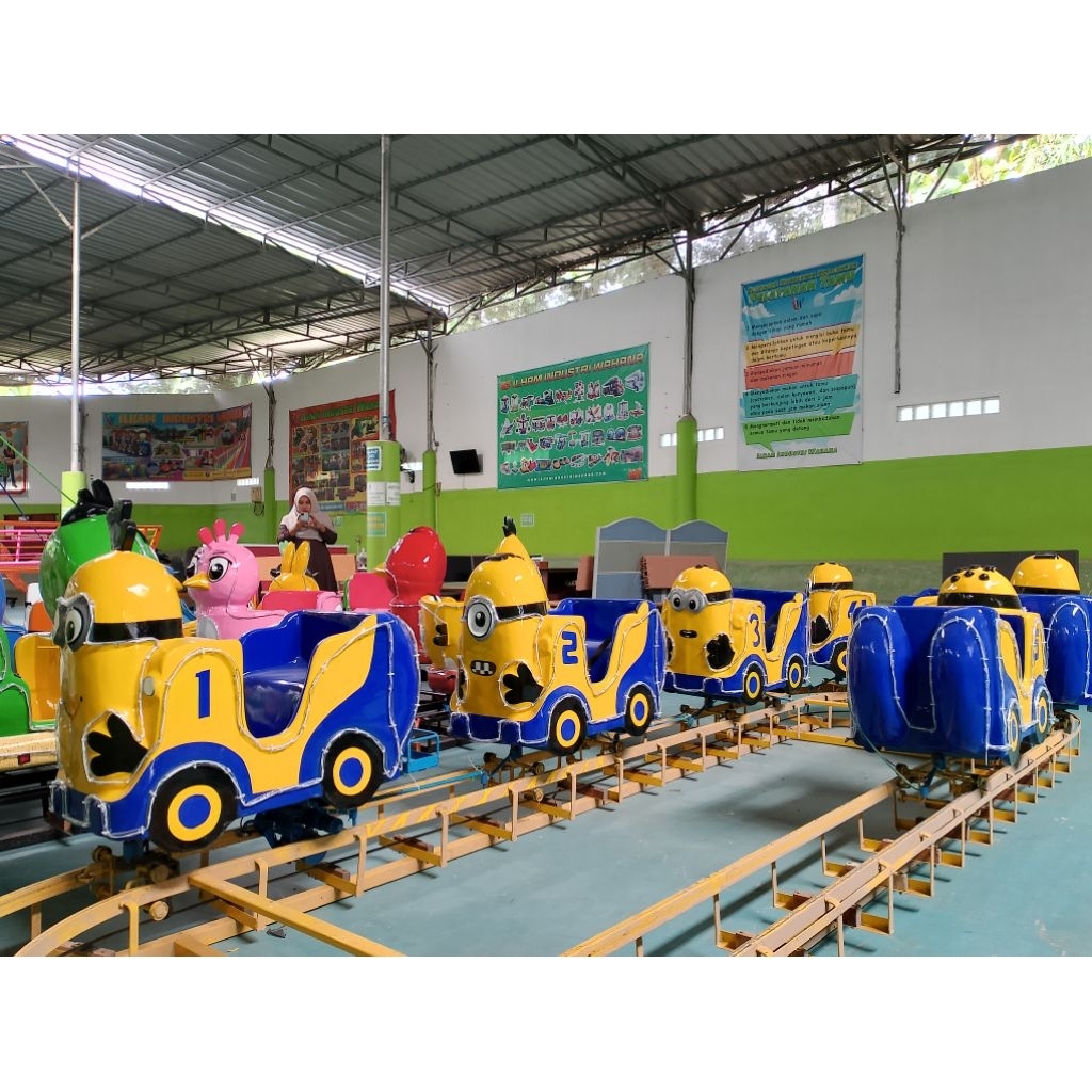 odong kereta lantai Minion mini fiber