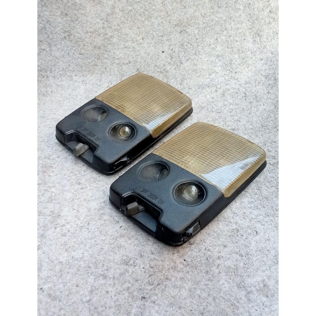 sepasang lampu plafon Ford laser TX3 lampu kabin Ford laser TX3 lampu Ford laser TX3 3 lampu kabin F