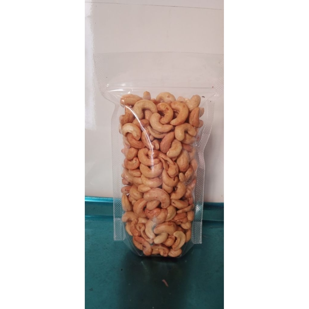 

KACANG MENTE SUPER UTUH MATANG 1KG