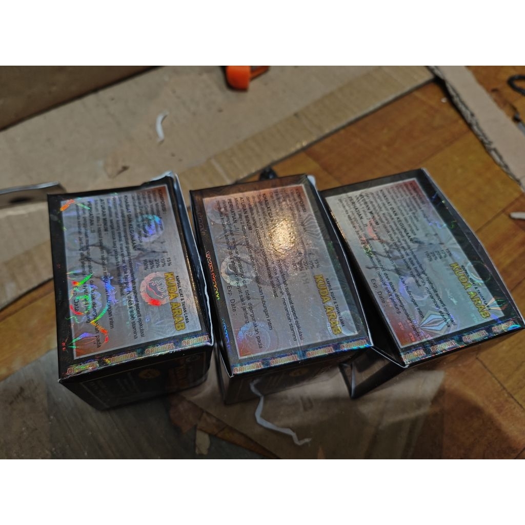 

kardus hitam bergambar kuda