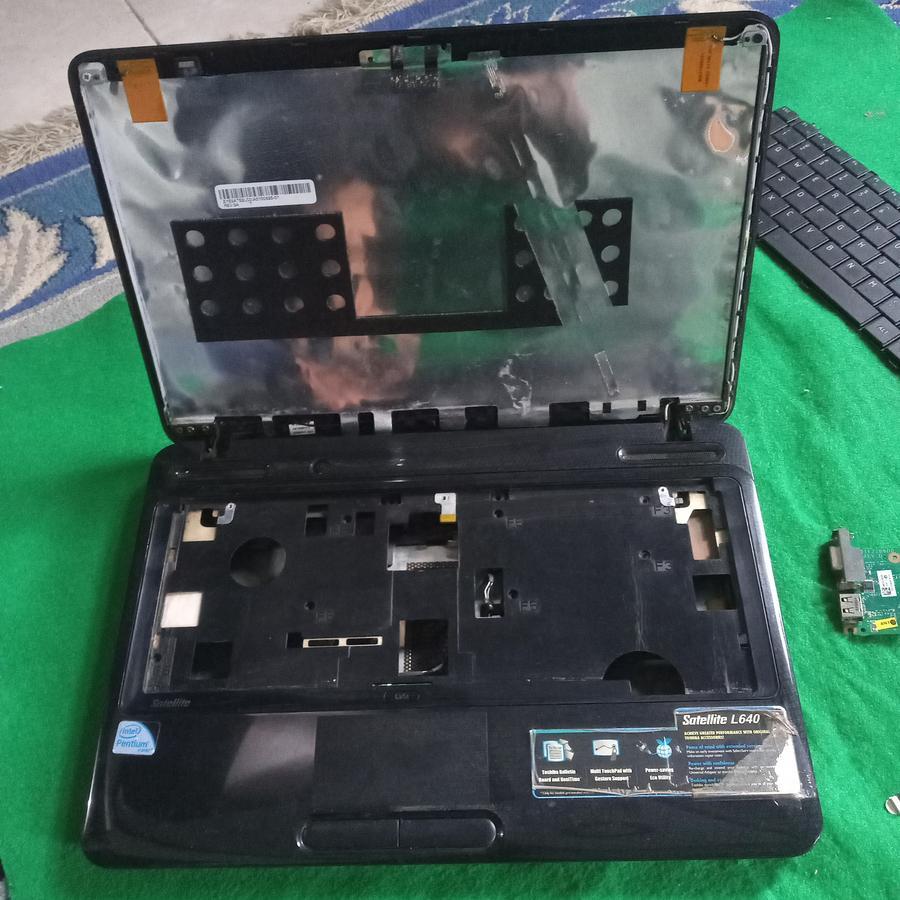 Casing Kesing Case Laptop Toshiba L640