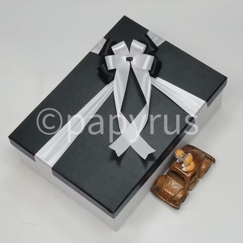 

PAPYRUS Kombinasi 25x35 Tinggi 10cm Kotak Kado Gift Box V2