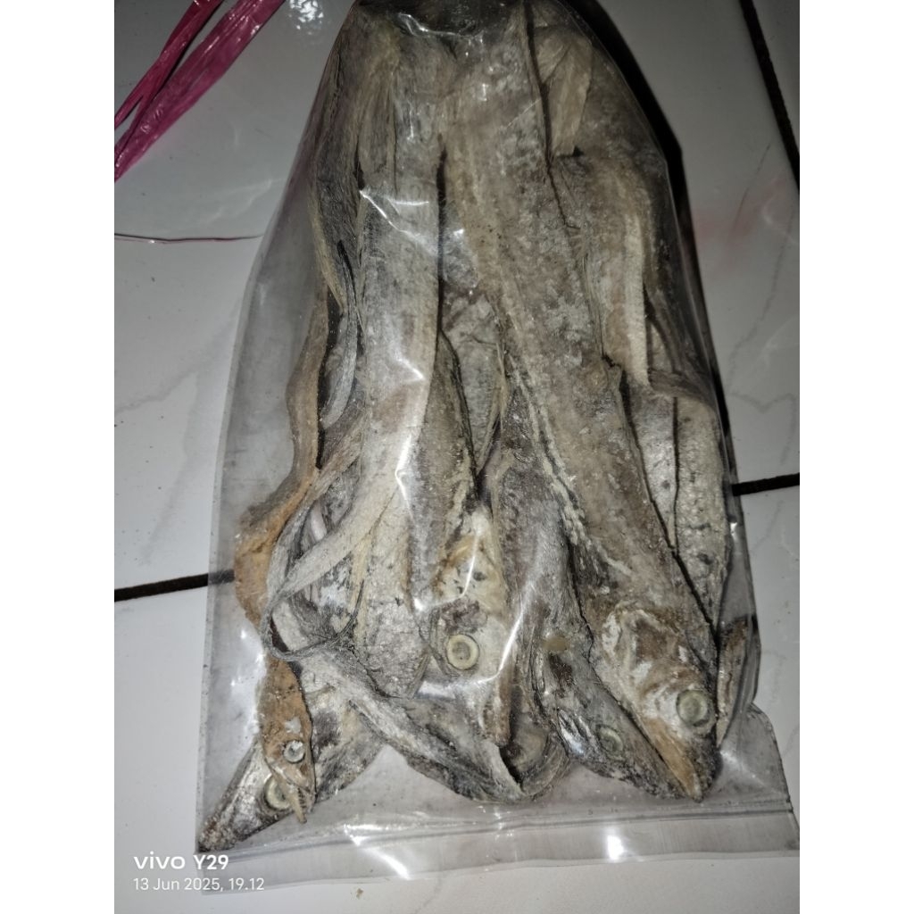 

ikan asin layur kemasan standing pouch