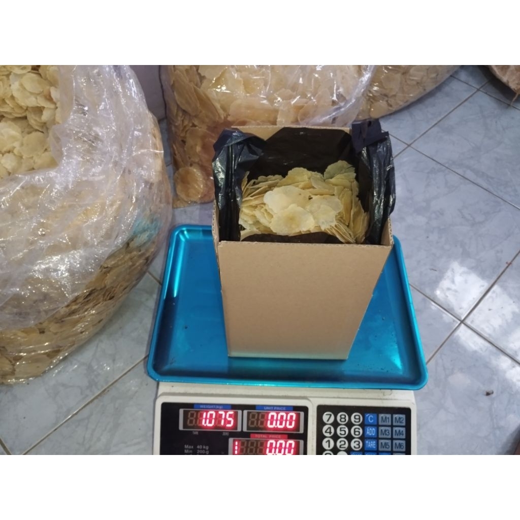 

EMPING MELINJO MENTAH SUPER TIPIS DI PACKING MENGGUNAKAN DUS BERAT BERSIH 2KG