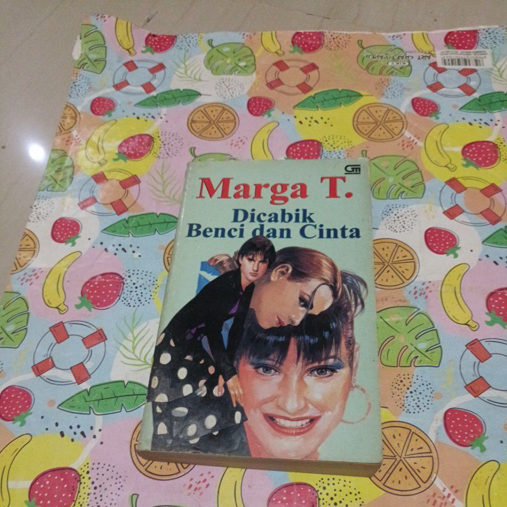 Novel Marga T - Dicabik Benci dan Cinta