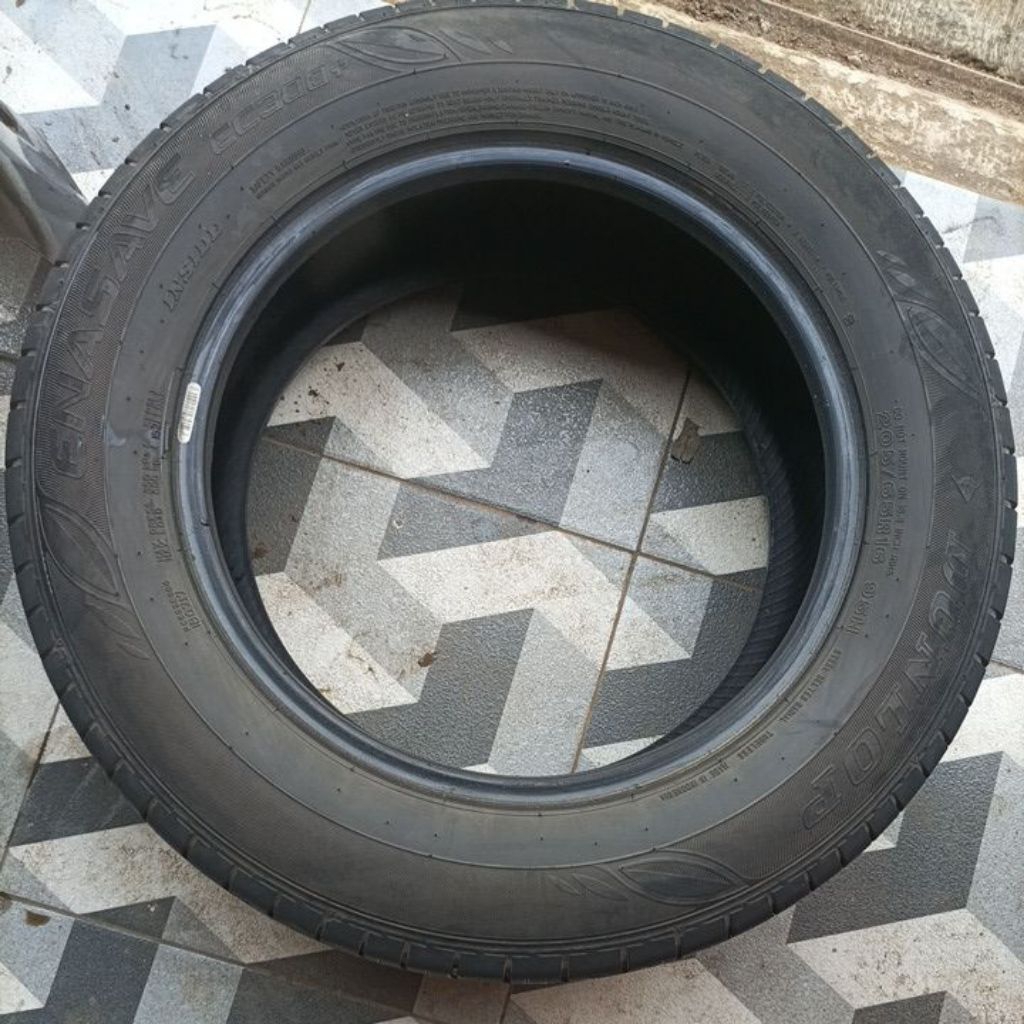 Ban dunlop LM 705 ukuran 205 65 R16 innova reborn BEKAS