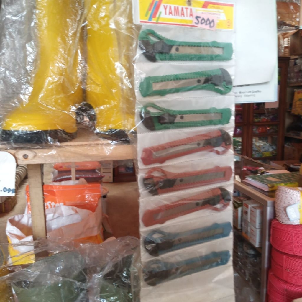 

Cutter Pisau Eceran | Sri Mulya - & Amanah – Harga Grosir Plastik Termurah - Praktis untuk kebutuhan harian dan usaha