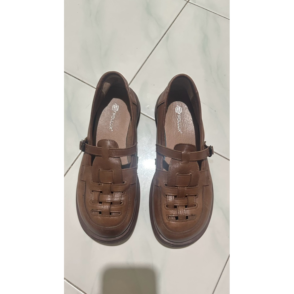 PRELOVED SEPATU/SENDAL POLLUX