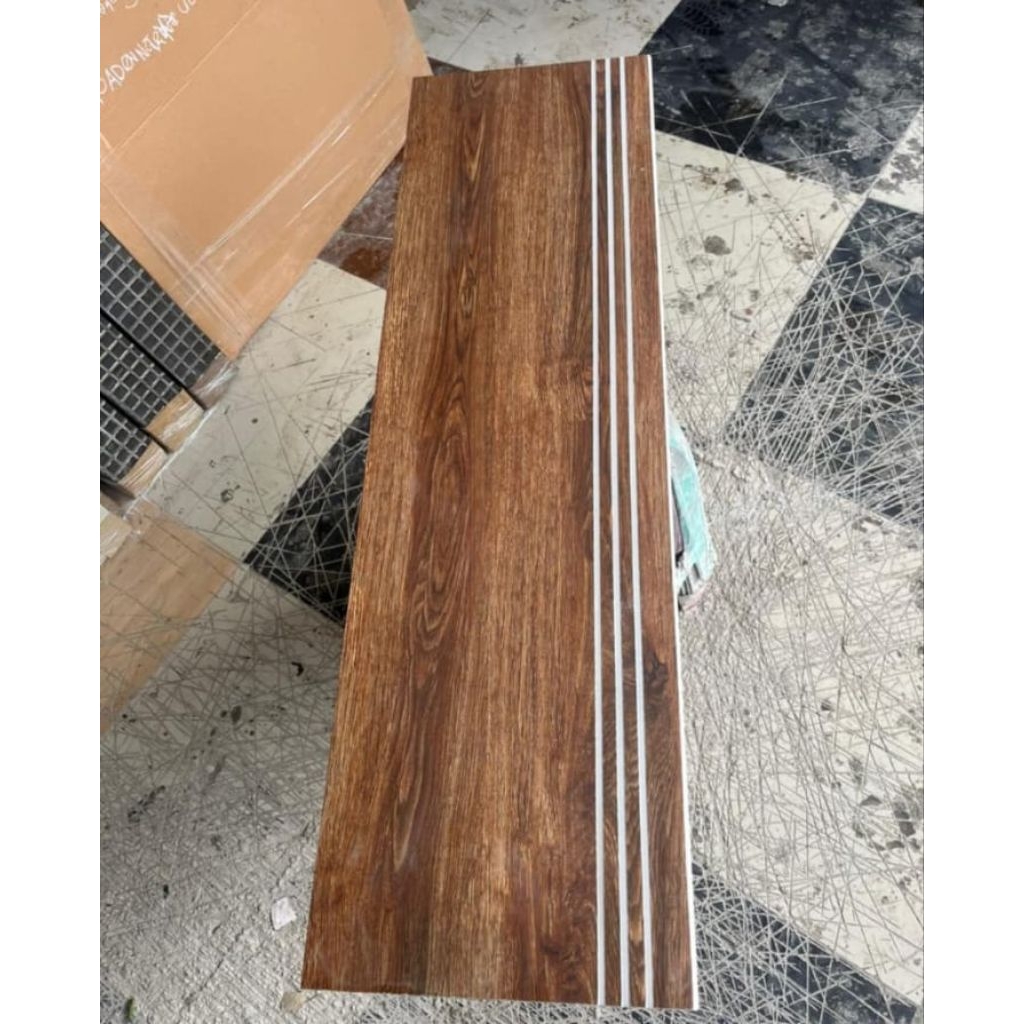 GRANIT TANGGA MOTIF KAYU  30X80 30X120