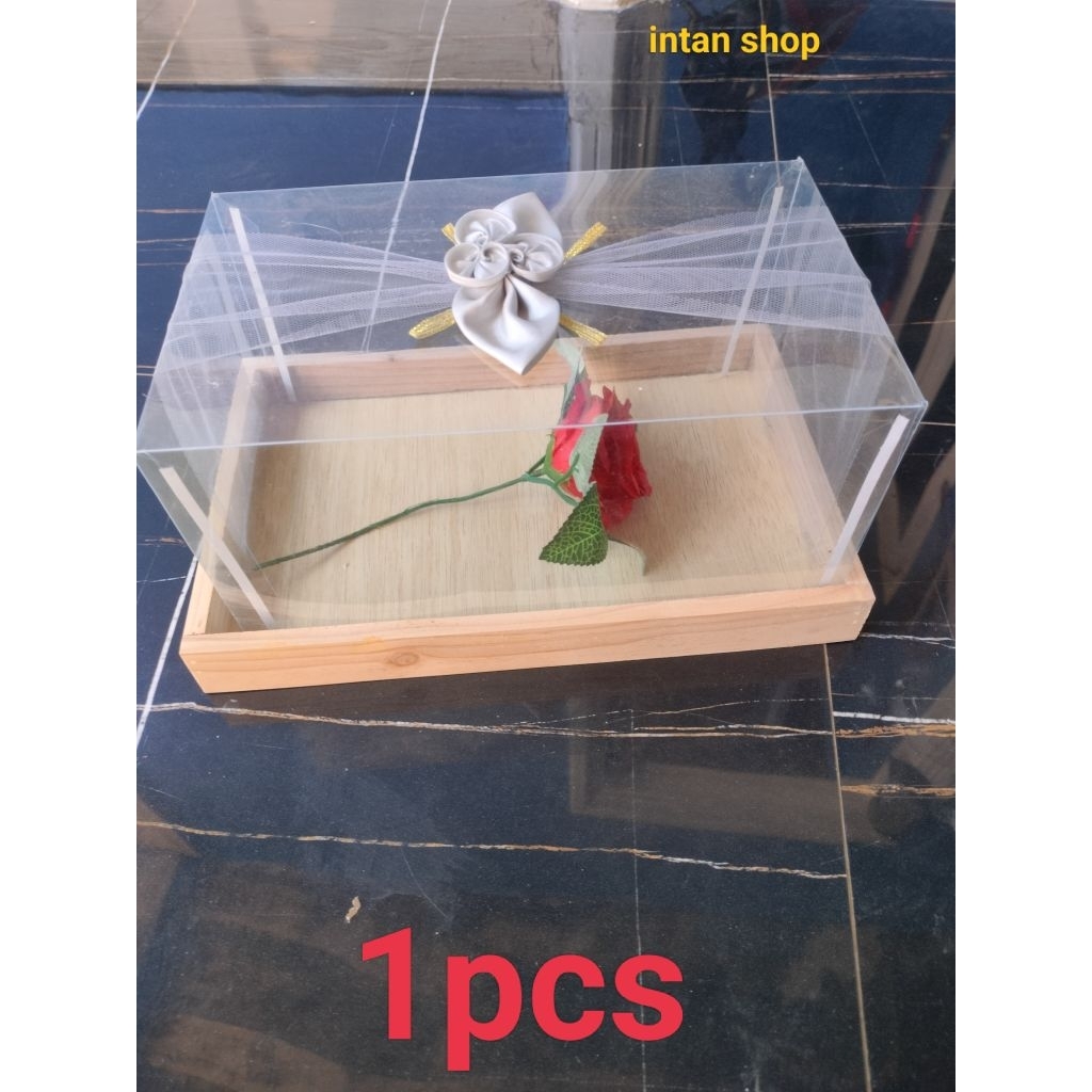 

KAYU JATI BELANDA BOK SESERAHAN UKURAN(S)+MIKA TEBAL (0,25) KOTAK TEMPAT KUE/TEMPAT KADO