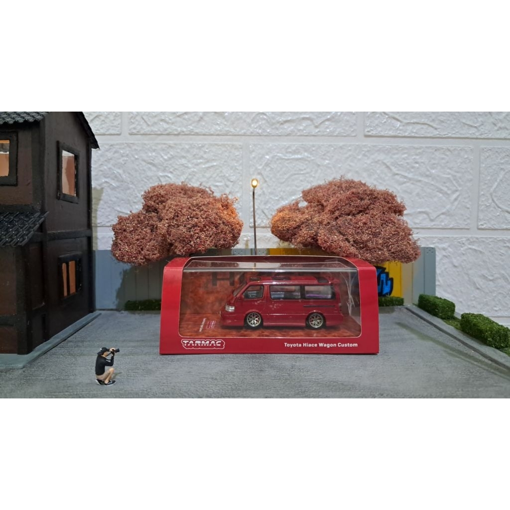 Toyota Hiace Wagon 1/64 Tarmac