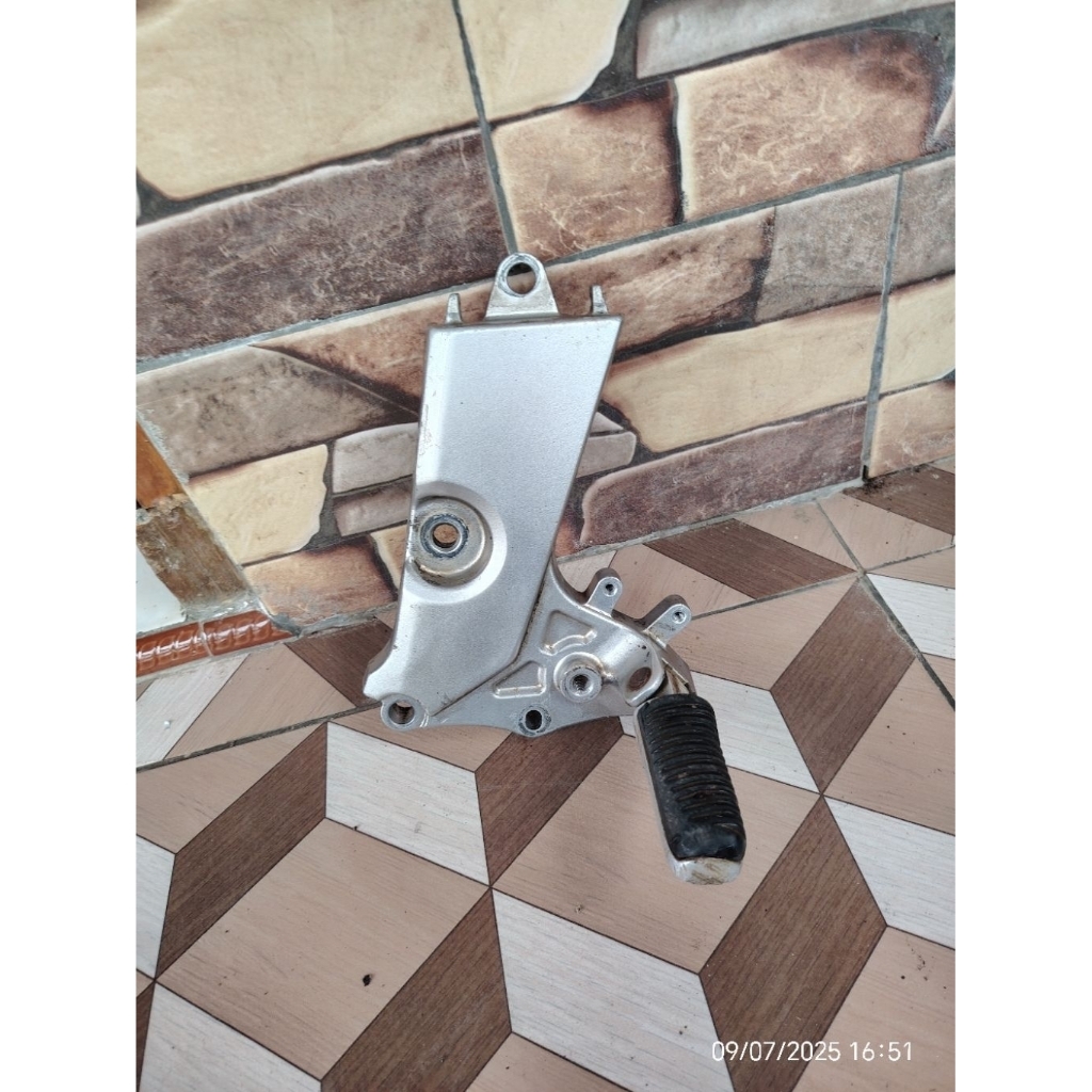 dudukan footstep foot step depan kiri yamaha byson bison 45P original ori asli second