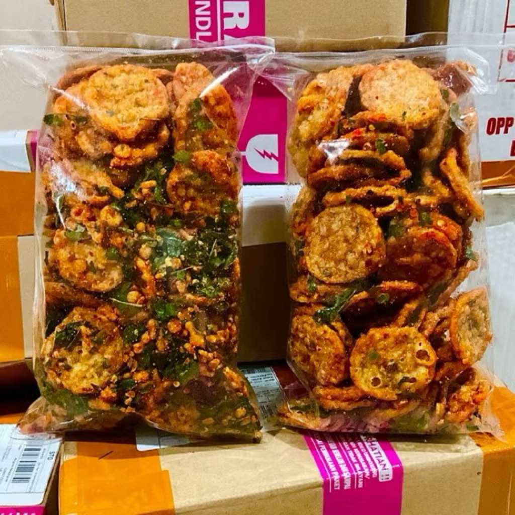 

Keripik tempe daun jeruk pedas gurih