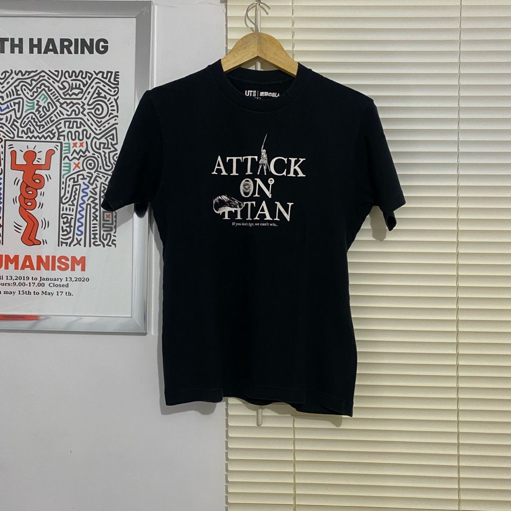Kaos Uniqelo UT X ATTACK ON TITAN