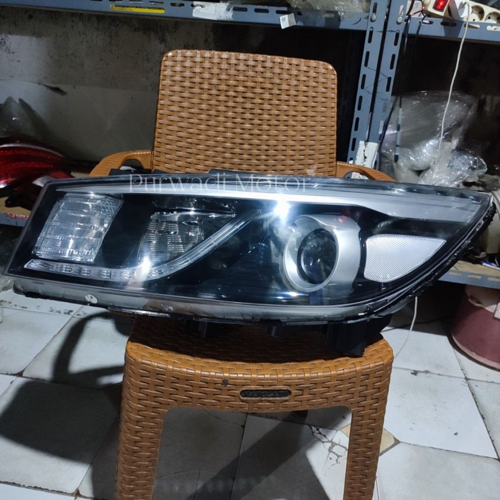 Headlamp lampu depan Kia Sedona carnaval kiri Original