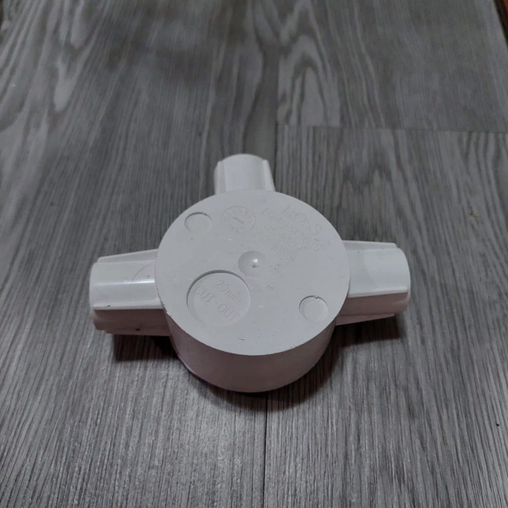 T Dus Cabang 3 20mm Merk Boss Putih