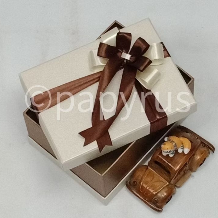 

PAPYRUS Sandwich 15x20 Tinggi 8cm Kotak Kado Gift Box V3