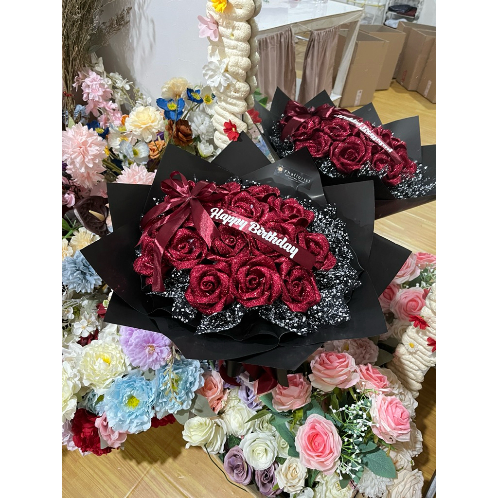 

Buketpitasatindenganaksesorier&gliter