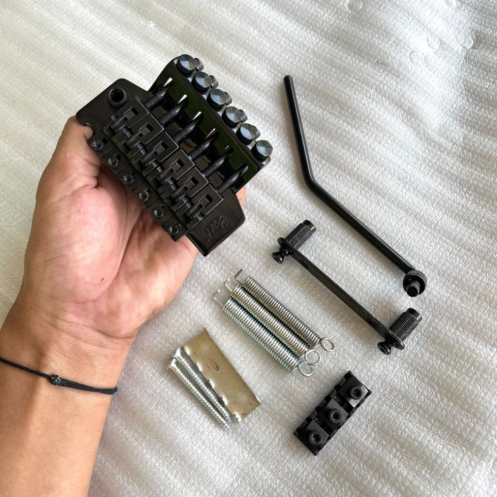 

TREMOLO CORT ORIGINAL UPDOWN (Warna Hitam)