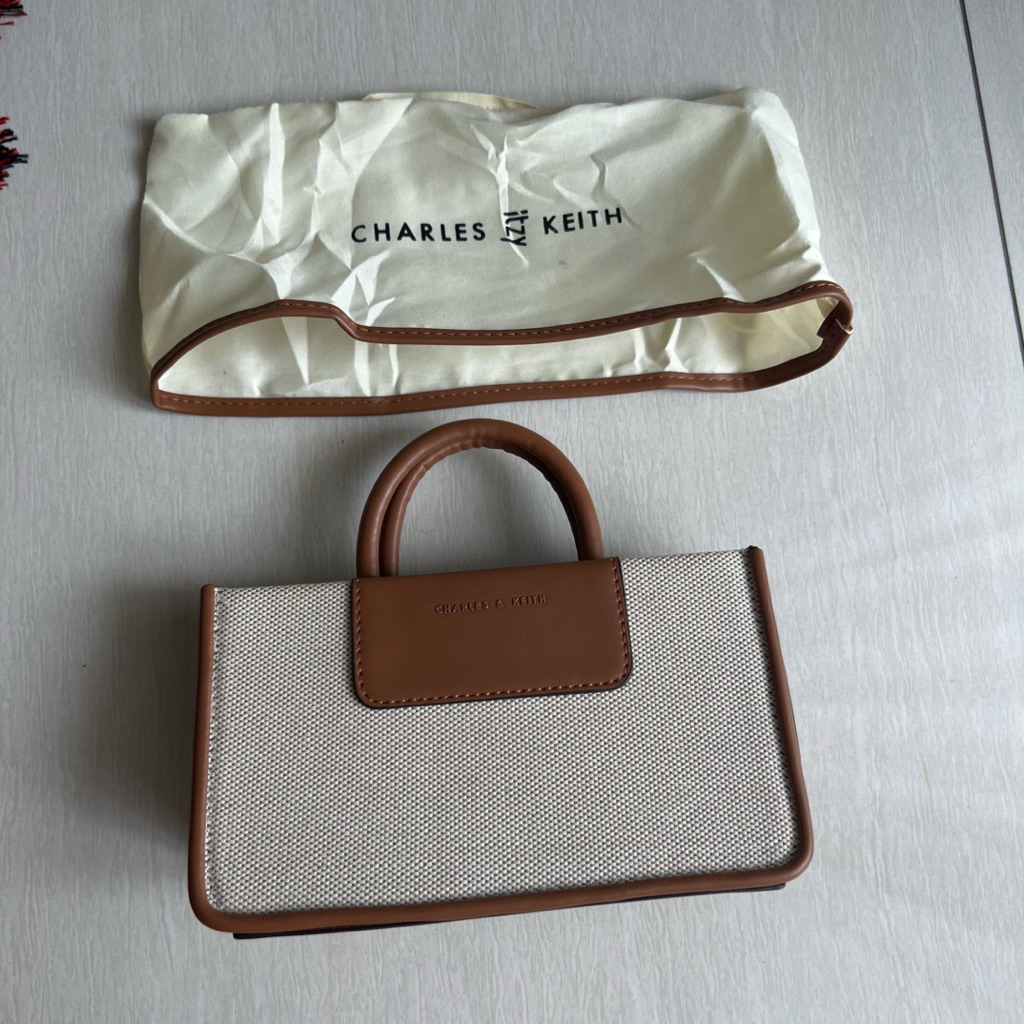 Preloved Charles Keith x ITZY Small Sling Bag