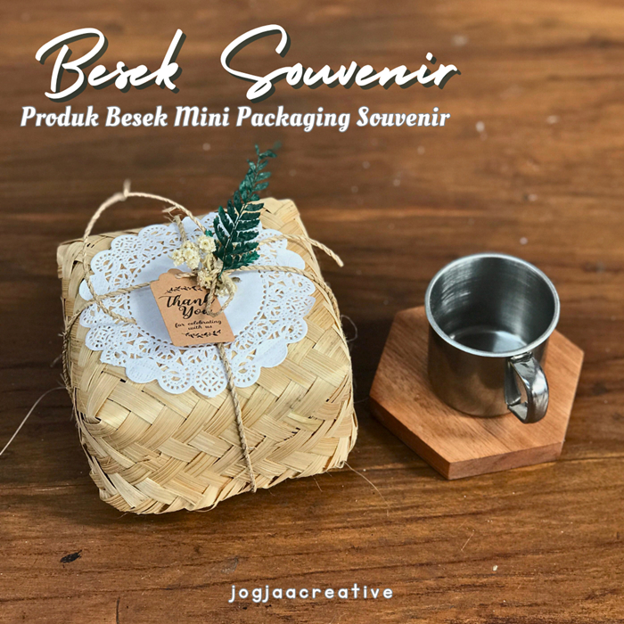 

Besek Bambu Souvenir Ukuran 10x10 cm Natural Hias Rustic FREE Hangtag/Kartu Ucapan Gantung Besek Wadah Gelas Enamel Besek Wadah Snack