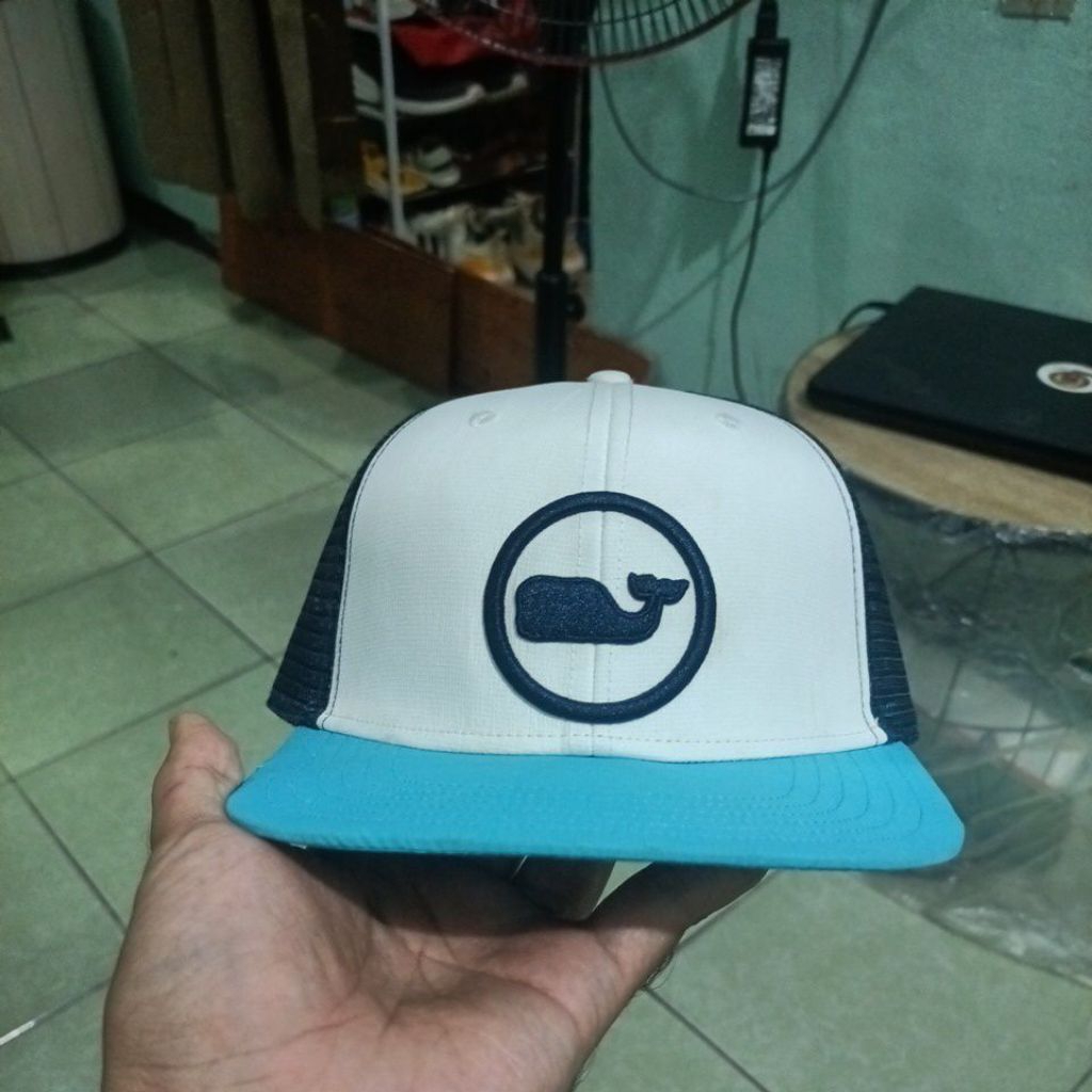 vineyard vines trucker snapback