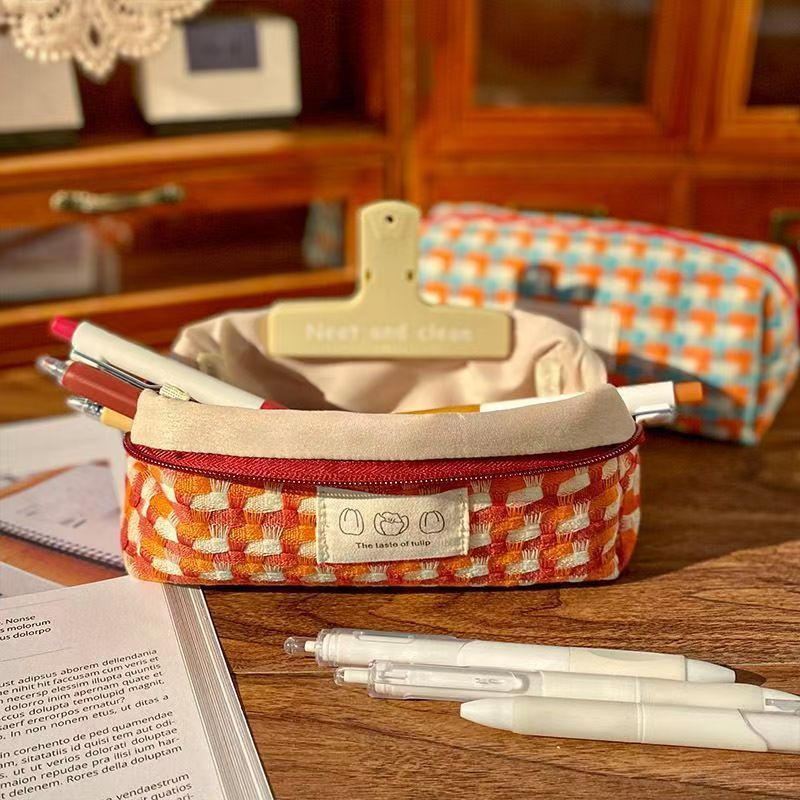 

Rainbow woven pencil case, simple and large capacity stationery, student stationery box