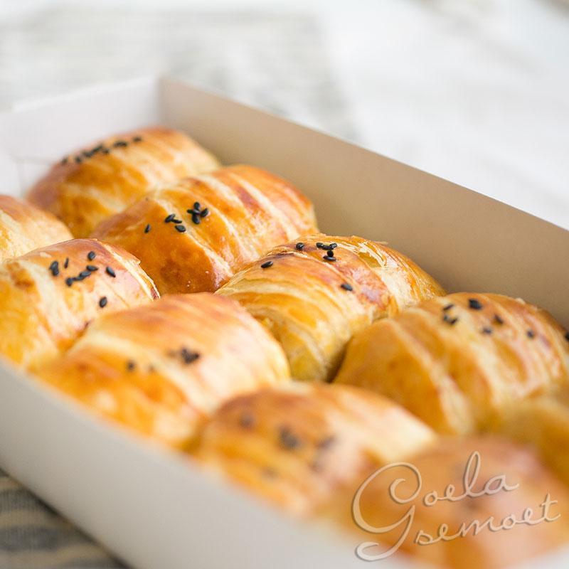 

PEUYEUM BOLEN GOELA SEMOET BANDUNG OLEH OLEH BANDUNG GOELA SEMOET