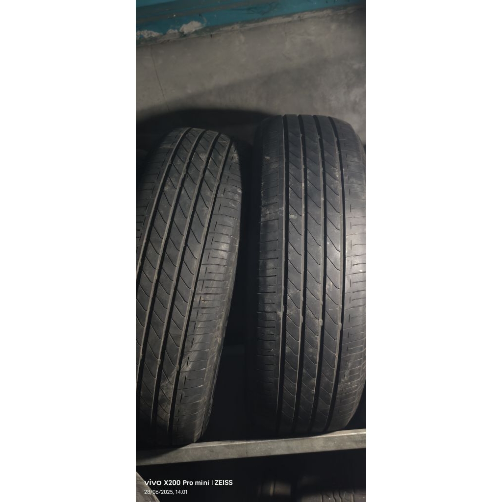 BAN 215/65R16  MERK BRIDGESTONE