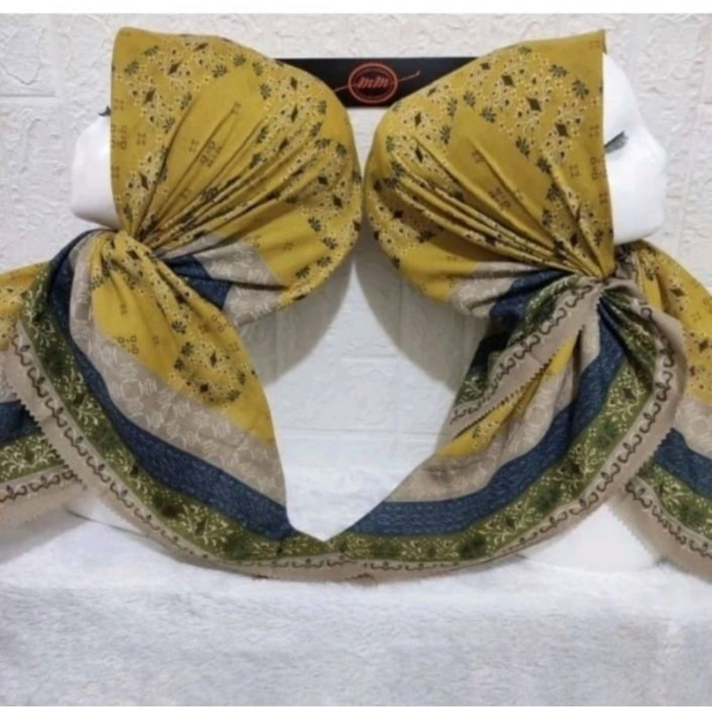 KERUDUNG SEGI EMPAT VOAL MOTIF BUNGA KECIL KUNING