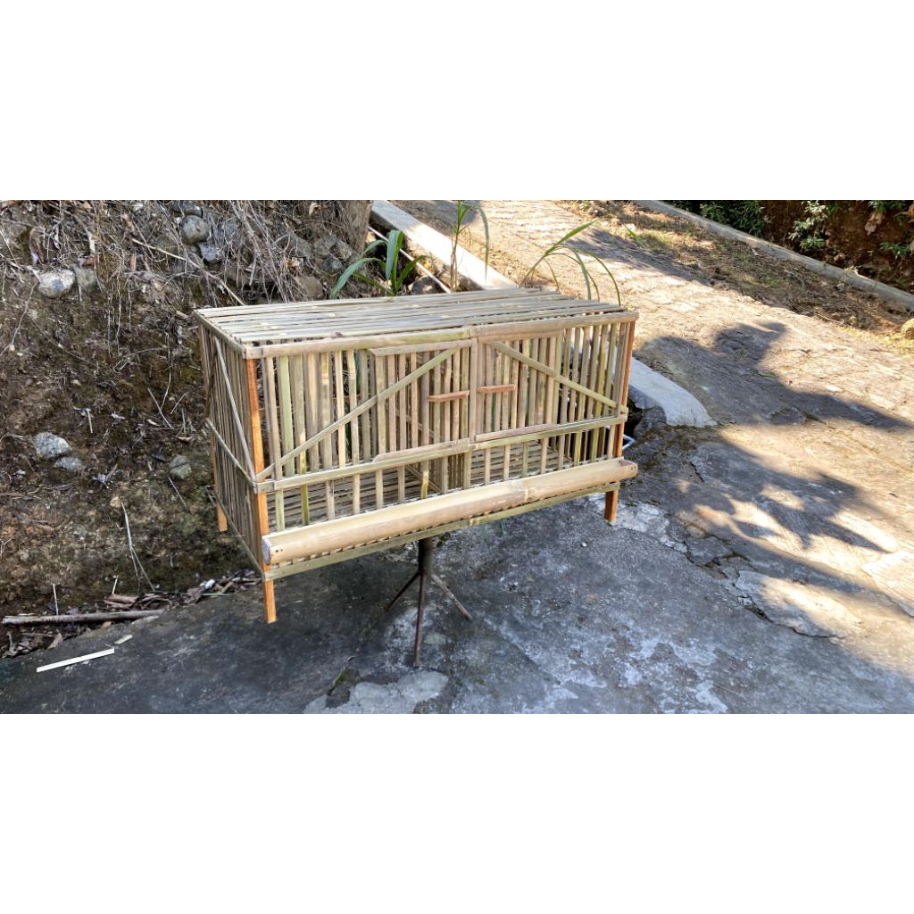 Kandang Ayam Pembesaran 2 Pintu 100x50x50 cm | Bahan Bambu + Kaki Kayu | Kapasitas 25 Ekor | Bonus T