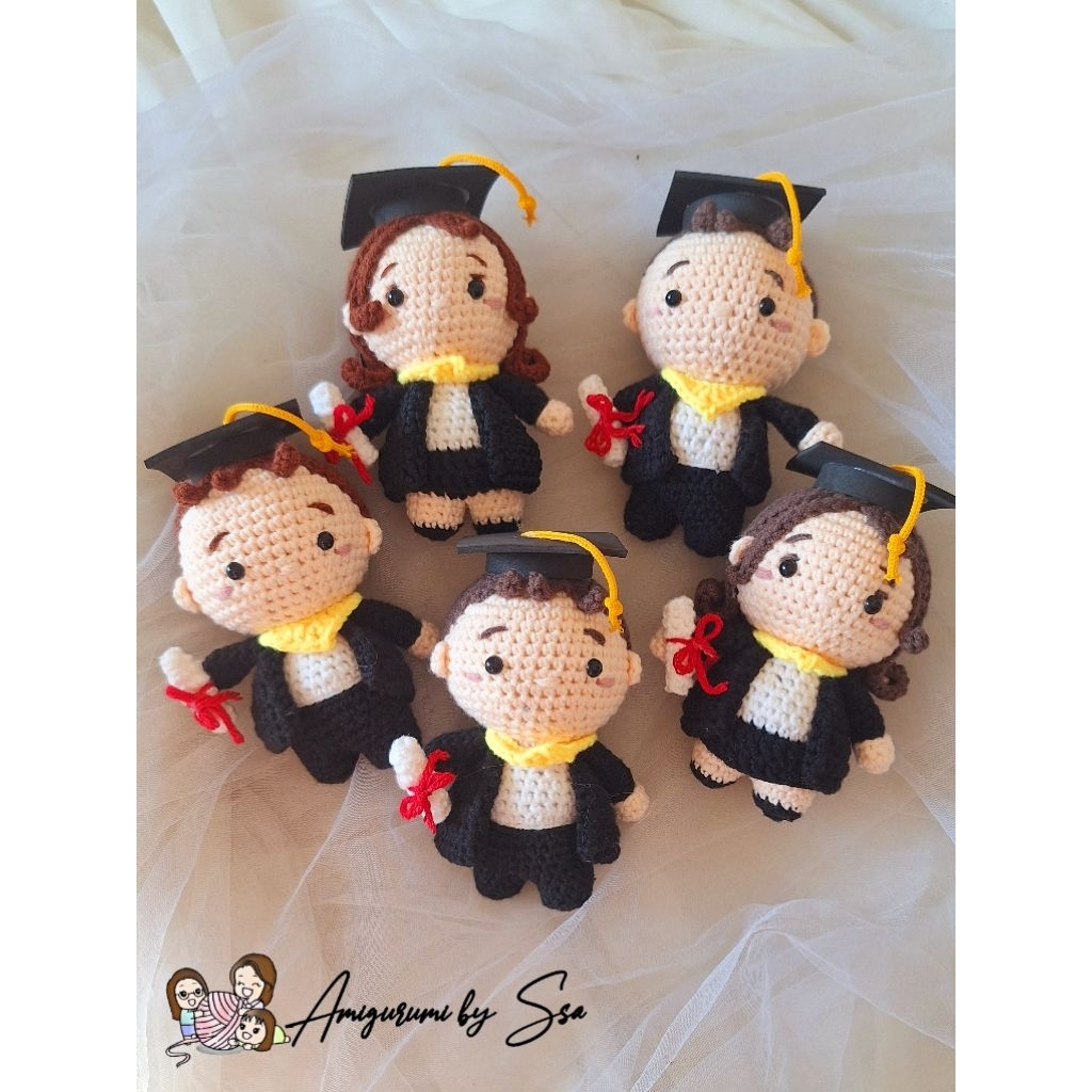 Boneka Rajut Wisuda / Crochet graduatuon amigurumi / Boneka wisuda custom / graduation amigurumi cus