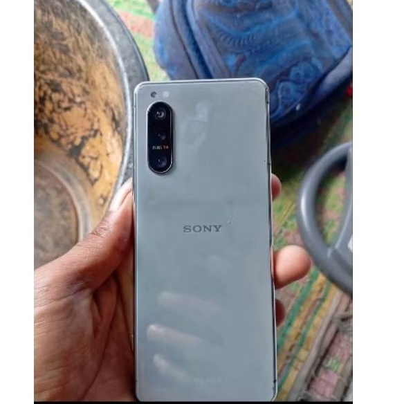 SONNY EXPERIA 5 minus lcd