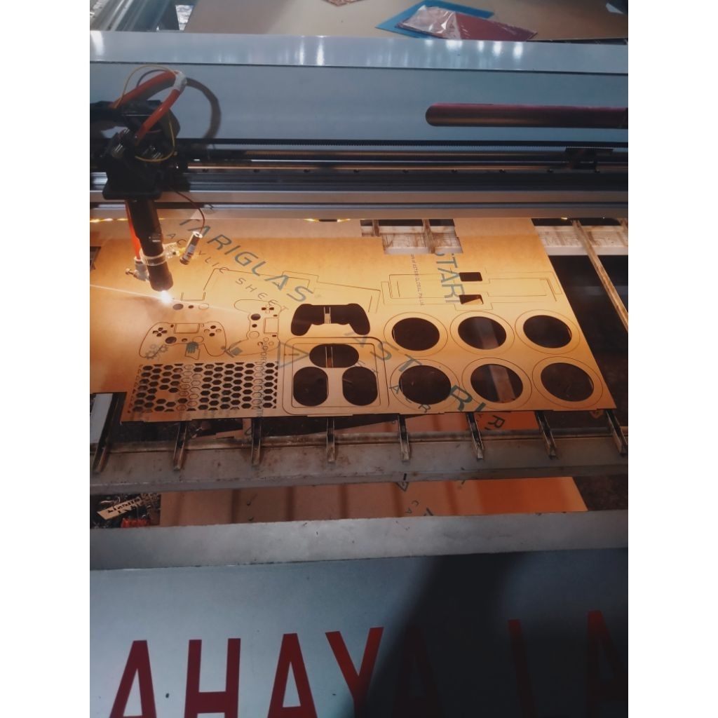 Custom akrilik /  laser cutting akrilik / laser akrilik custom / akrilik custom laser