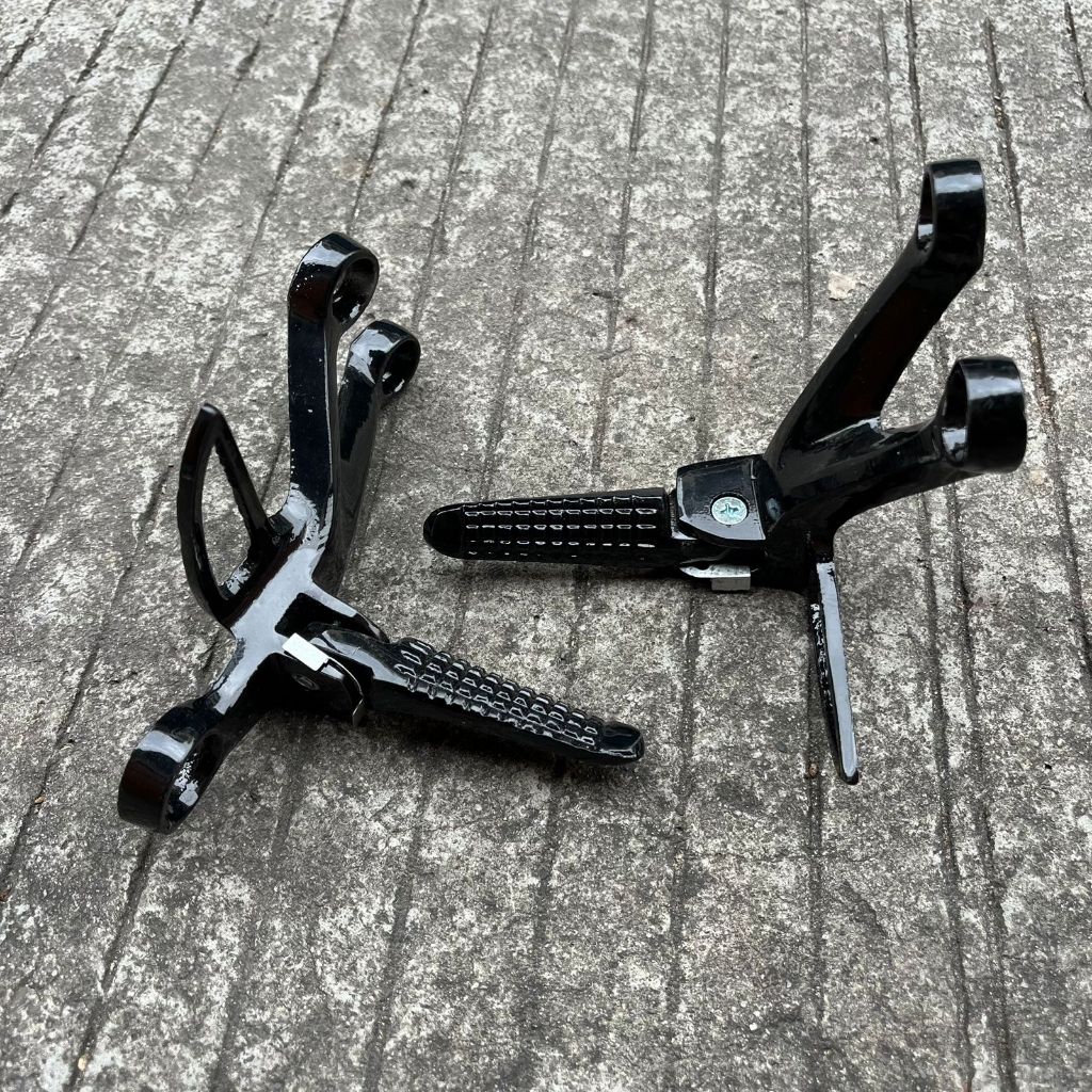 FOOTSTEP / STEP FU PIJAKAN KAKI MOTOR SATRIA FU STEP GANTUNG WARNA ITAM INJAKAN KAKI FOOTSTEP BELAKA