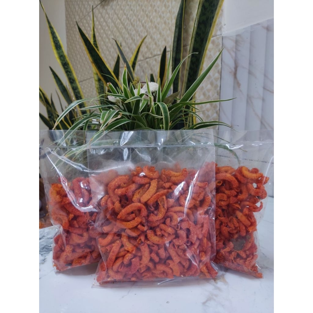 

Makaroni Pipa Pedas Daun Jeruk Renyah Gurih | 250 Gr - 1 Kg | Cemilan Kekinian Murah