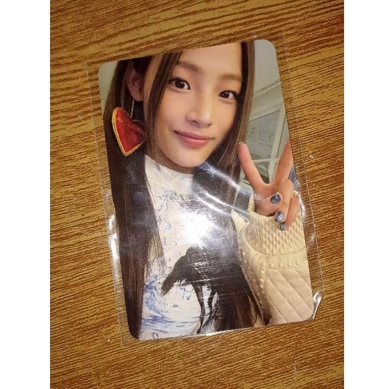 OFFICIAL PHOTOCARD MINJI NEWJEANS OMG WEVERSE VERSION