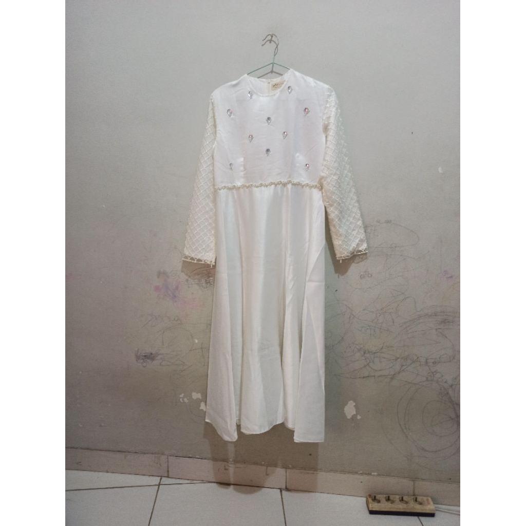 Gamis Pesta Puthic warna Putih