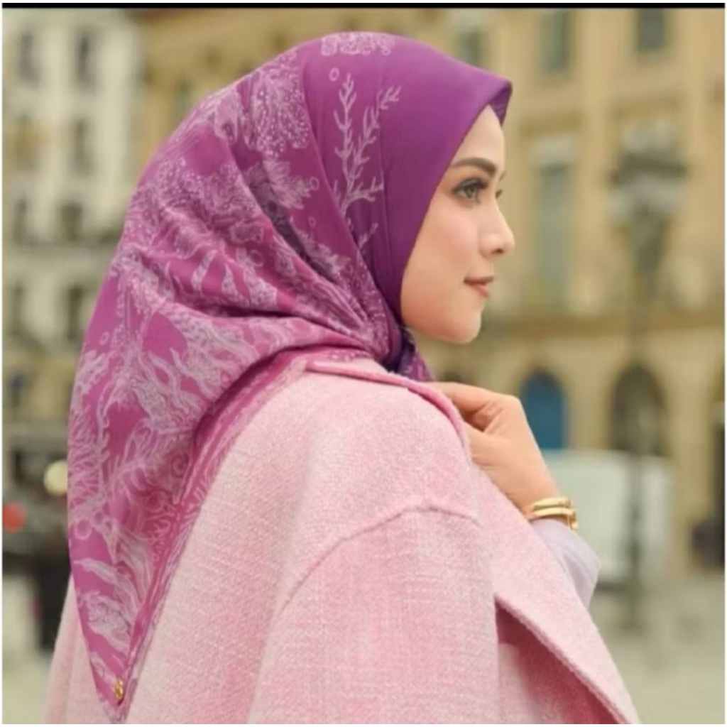 Buttonscarves Elmar series.