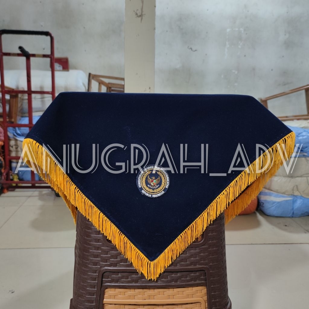 

alas baki bendera upacara custom logo bordir bahan beludru(bisa reques warna)
