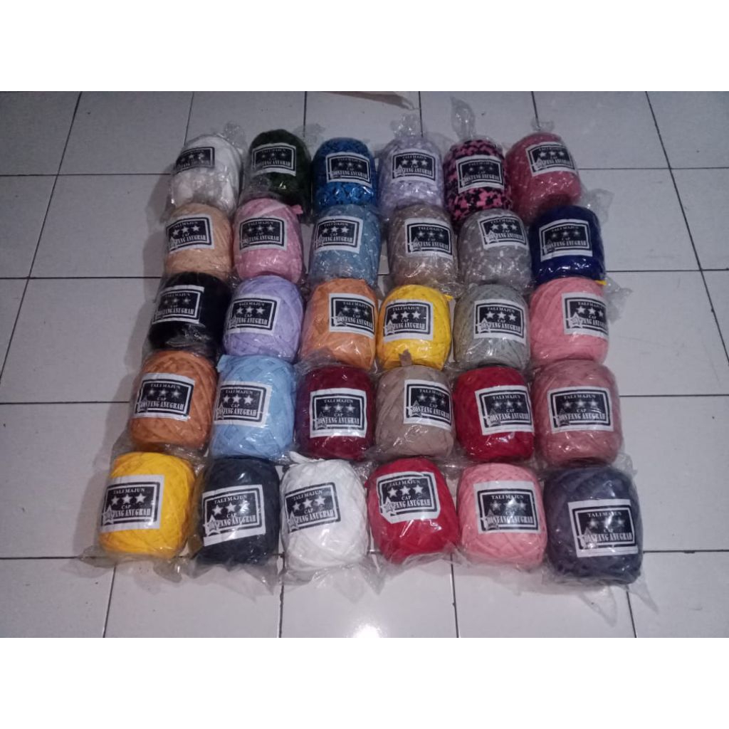 

TALI MAJUN WARNA SERBAGUNA ( cocok untuk petanian dan kerajinan ) warna dikirim random.