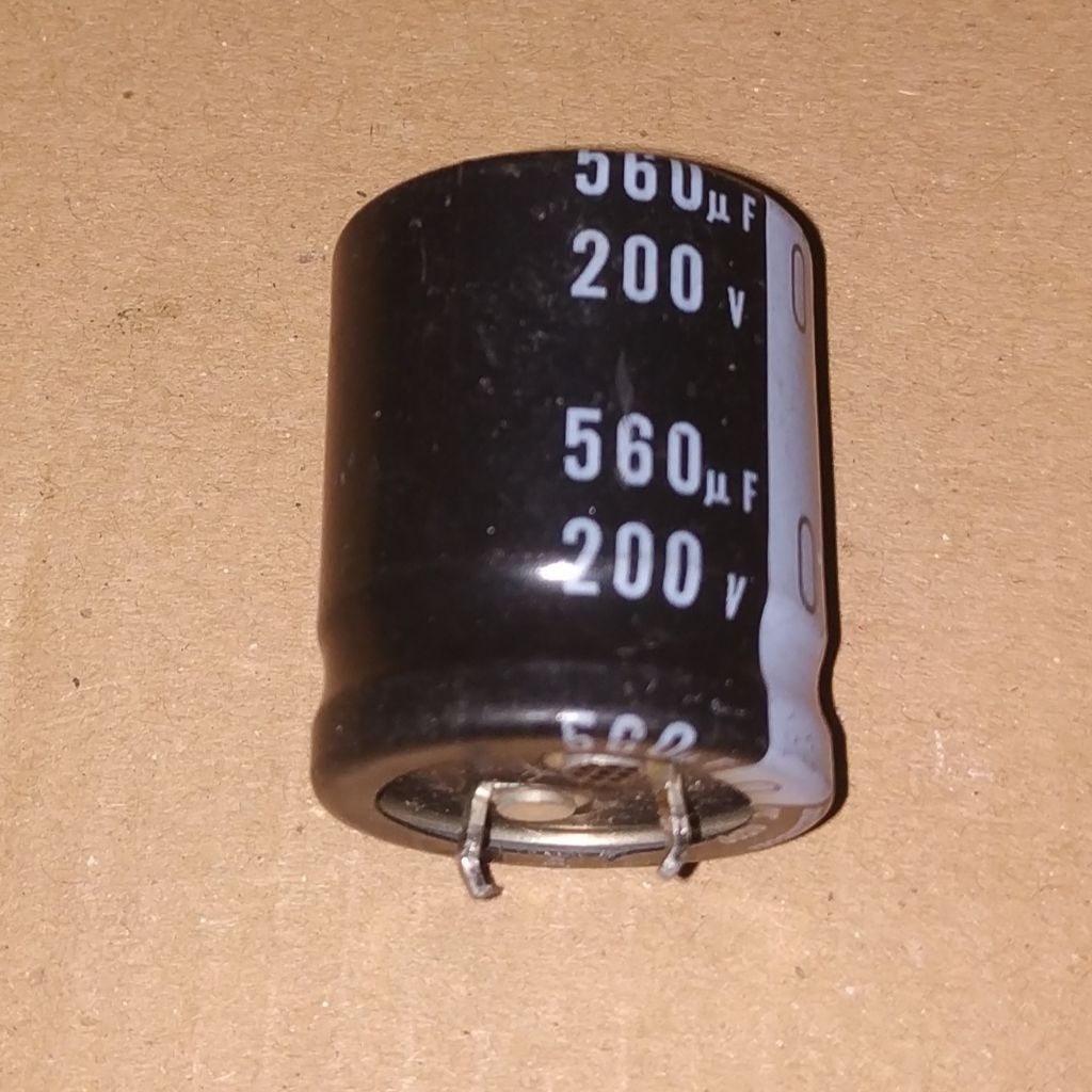 C Elco Elko 560uF 200V 560 uF 200 V CABUTAN