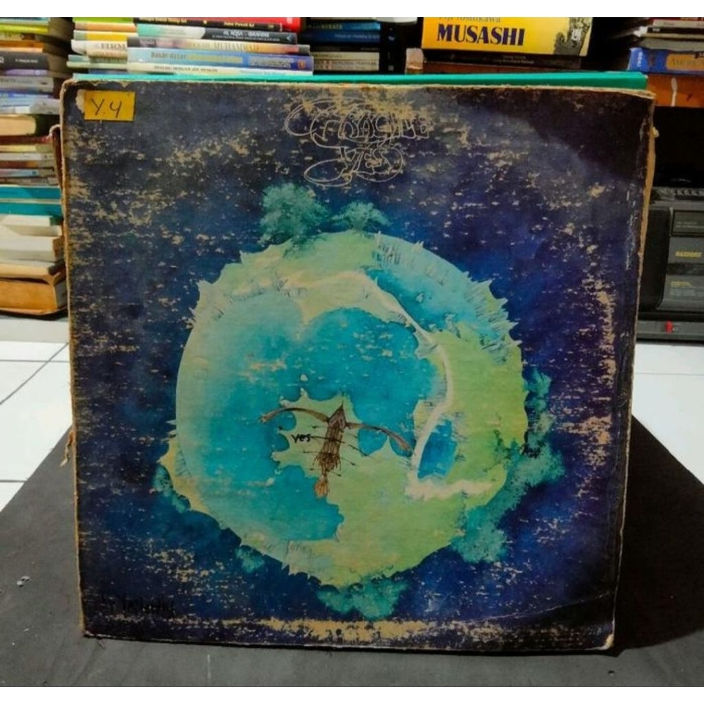 VINYL PIRINGAN HITAM 12 YES FRAGILE