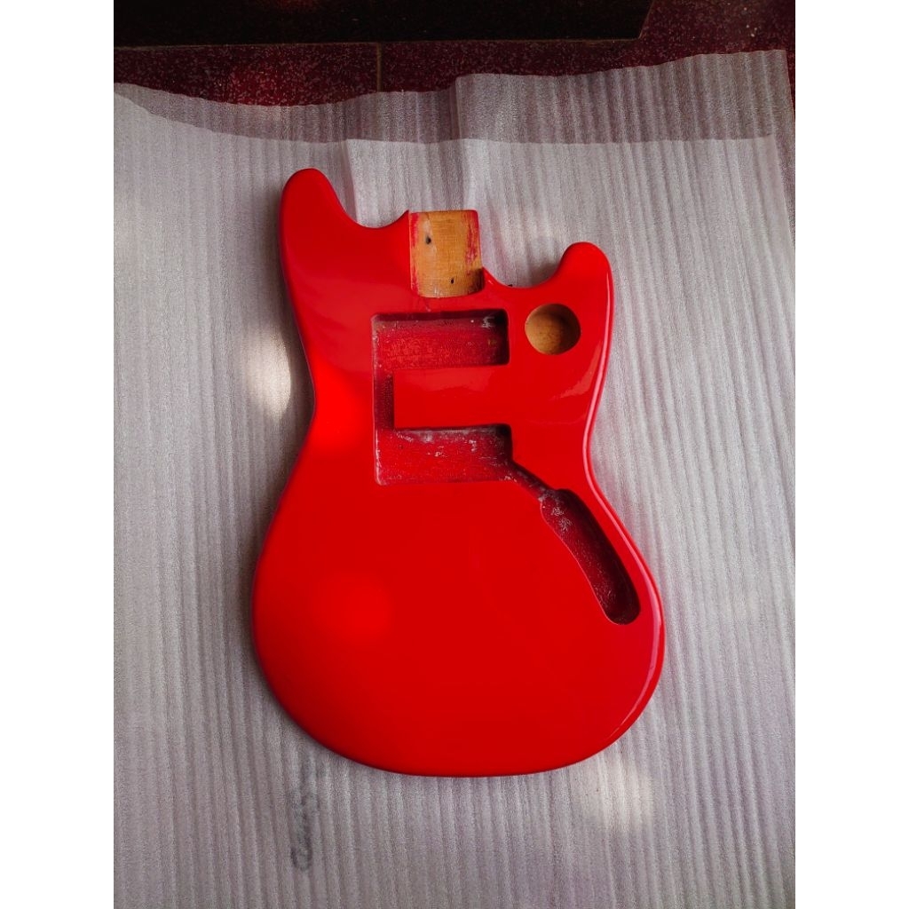 Body Gitar Fender Mustang