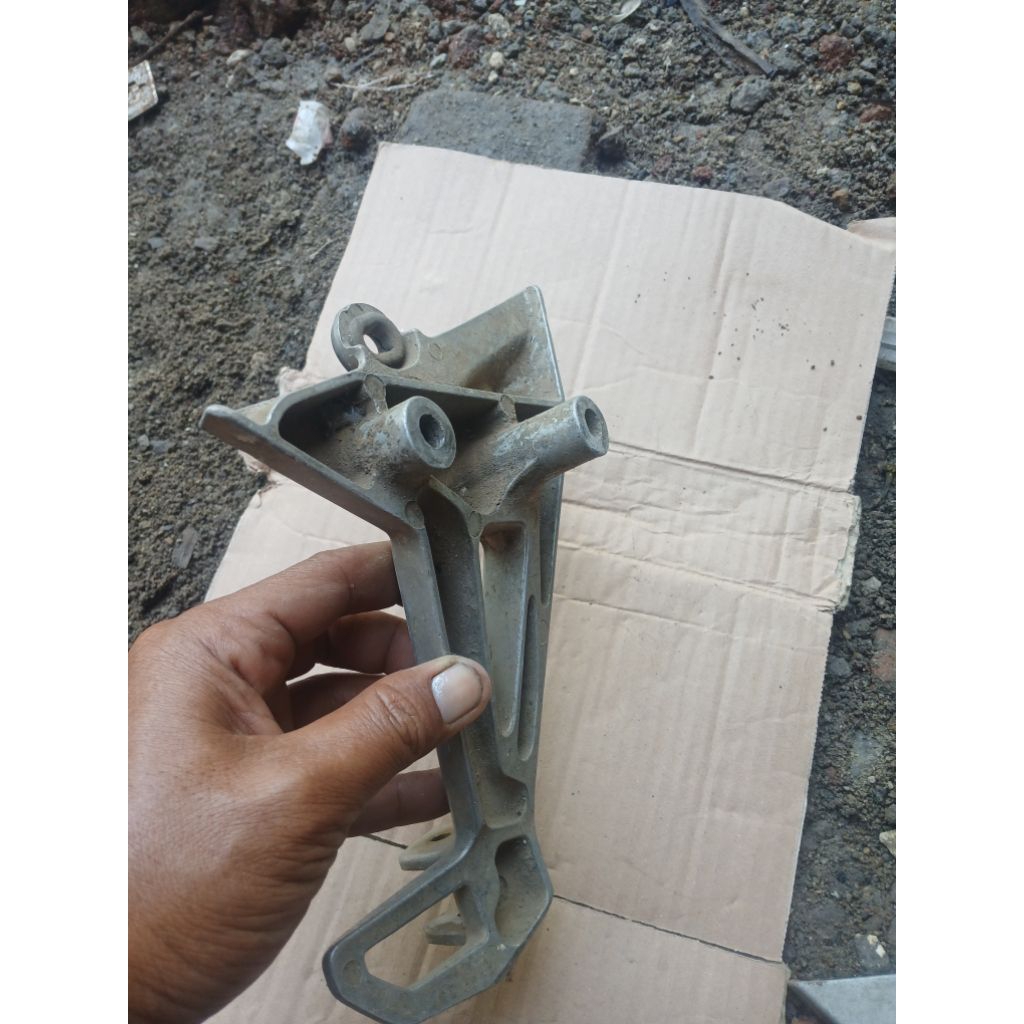 bustep belkang honda revo fit/fi bagian kiri bekas copotan motor srken orjinal seken