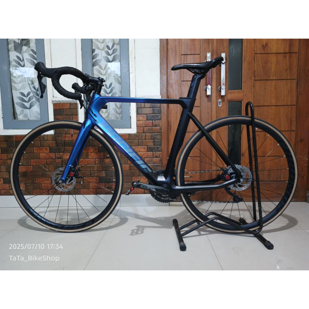 Pacific Magnus 5.0 Carbon second