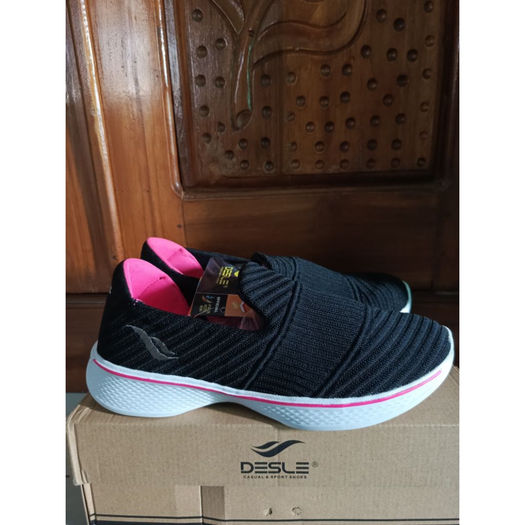 Sepatu Desle