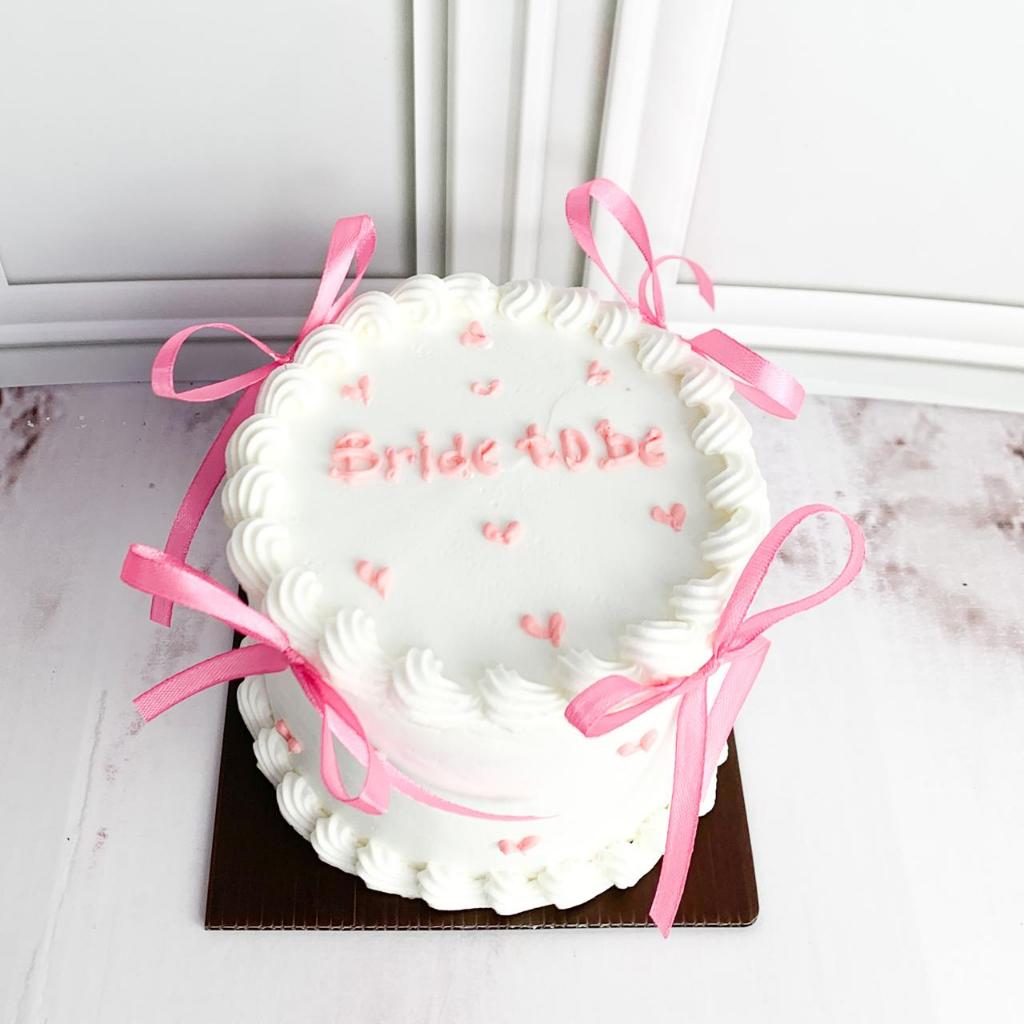 

Kue Ulang Tahun/Birthday Cake/Kue Ultah Tema Ribbon/Ribbon Cake/Mini Ribbon Cake